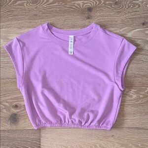 EUC alo Dreamy Crop Lavender Short Sleeve Top